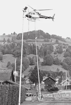 Die Heli-Crew leistet Massarbeit.