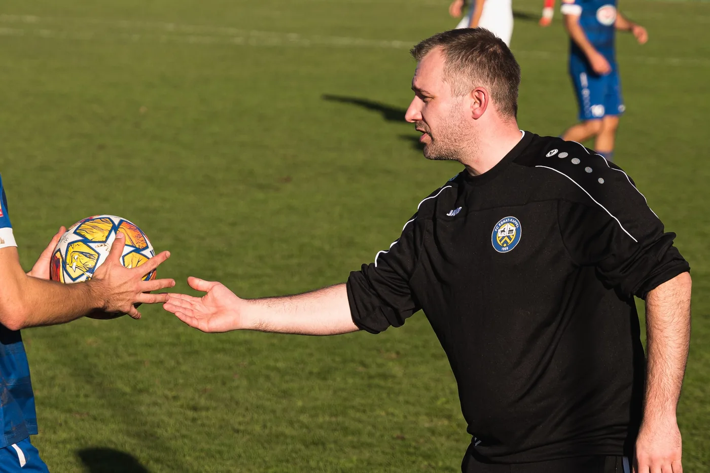 Cheftrainer Stefan Hinterberger an der Seitenlinie. Bild: FCEK